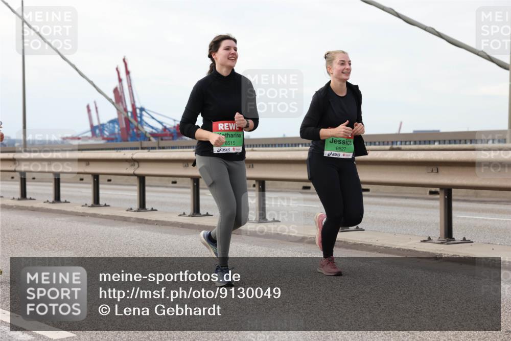 03.10.2025 - Köhlbrandbrückenlauf Lena Gebhardt http://msf.ph/oto/9130049 03.10.2025 16:05:04 Position 2 8515, 8527 meine-sportfotos.de