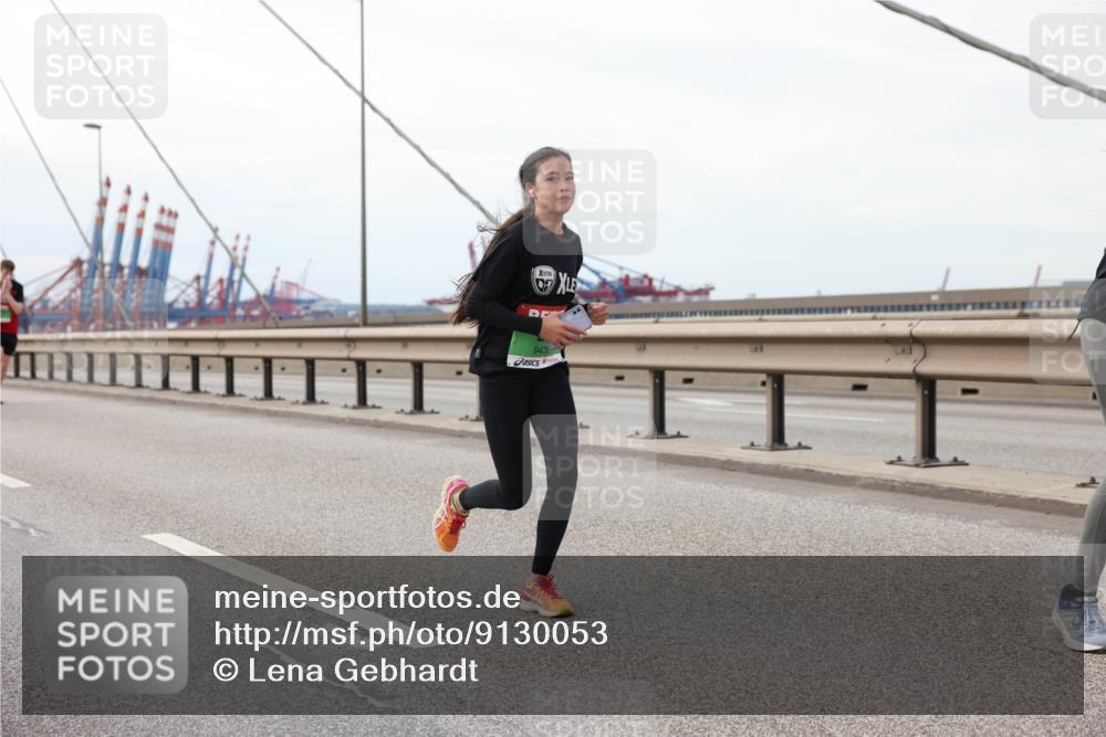 03.10.2025 - Köhlbrandbrückenlauf Lena Gebhardt http://msf.ph/oto/9130053 03.10.2025 16:05:05 Position 2 9432 meine-sportfotos.de