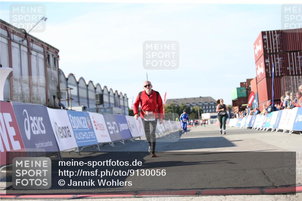 03.10.2025 - Köhlbrandbrückenlauf Jannik Wohlers http://msf.ph/oto/9130056 03.10.2025 13:45:57 Ziel 5327, 5375, 5376, 5860, 6029 meine-sportfotos.de