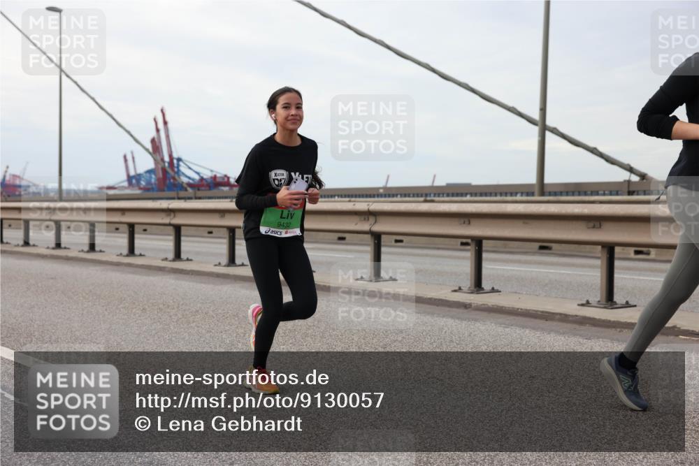 03.10.2025 - Köhlbrandbrückenlauf Lena Gebhardt http://msf.ph/oto/9130057 03.10.2025 16:05:05 Position 2 9432 meine-sportfotos.de