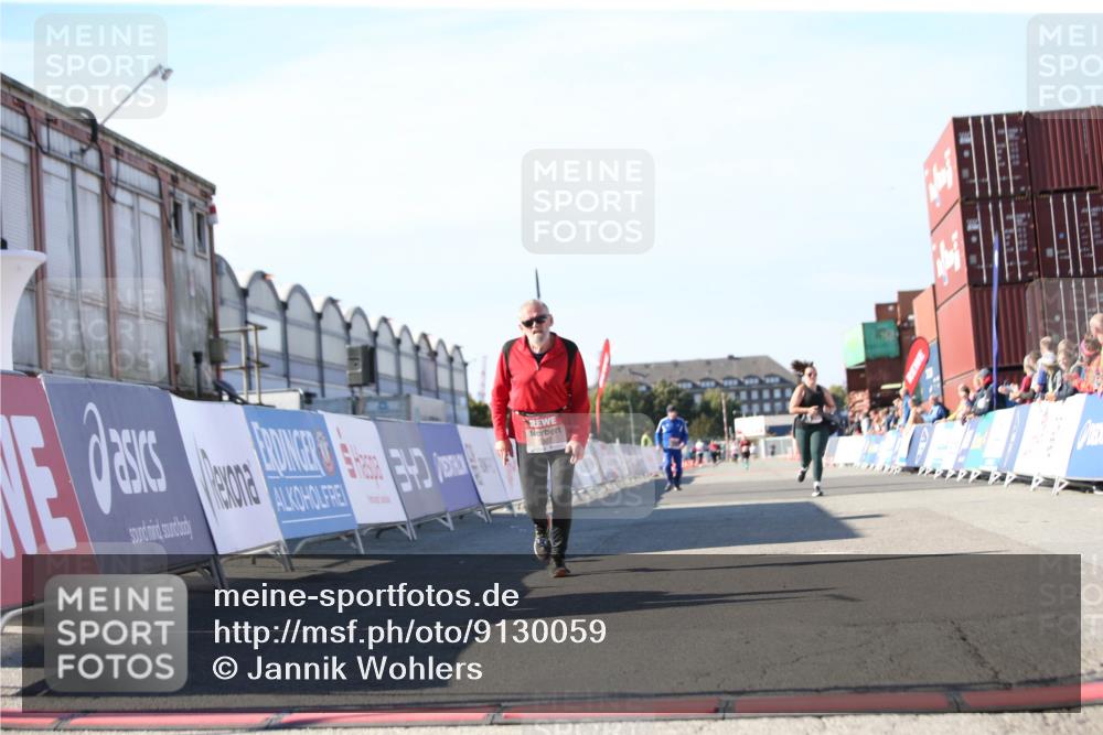 03.10.2025 - Köhlbrandbrückenlauf Jannik Wohlers http://msf.ph/oto/9130059 03.10.2025 13:45:58 Ziel 4572, 5327, 5375, 5376, 5860, 6029 meine-sportfotos.de