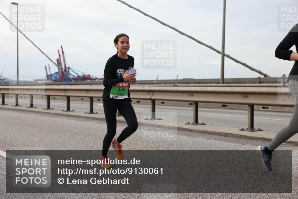03.10.2025 - Köhlbrandbrückenlauf Lena Gebhardt http://msf.ph/oto/9130061 03.10.2025 16:05:05 Position 2 9432 meine-sportfotos.de