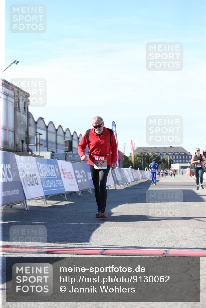 03.10.2025 - Köhlbrandbrückenlauf Jannik Wohlers http://msf.ph/oto/9130062 03.10.2025 13:45:59 Ziel 4572, 5327, 5375, 5376, 5860, 6029 meine-sportfotos.de