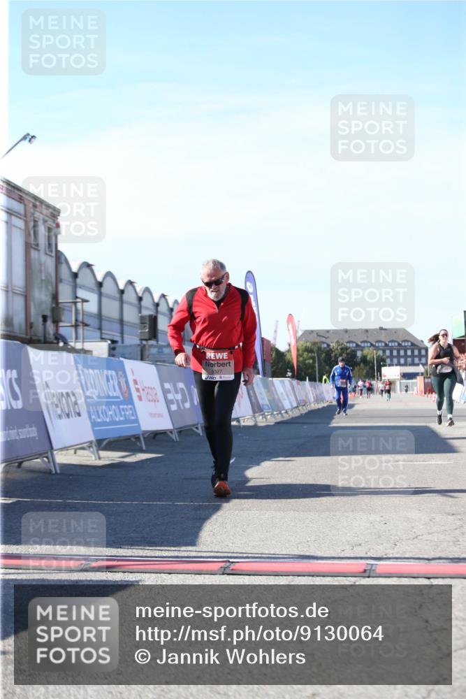 03.10.2025 - Köhlbrandbrückenlauf Jannik Wohlers http://msf.ph/oto/9130064 03.10.2025 13:45:59 Ziel 4572, 5327, 5375, 5376, 5860, 6029 meine-sportfotos.de
