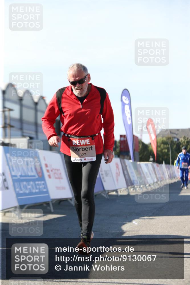 03.10.2025 - Köhlbrandbrückenlauf Jannik Wohlers http://msf.ph/oto/9130067 03.10.2025 13:46:00 Ziel 4572, 5327, 5375, 5376, 5860, 6029 meine-sportfotos.de