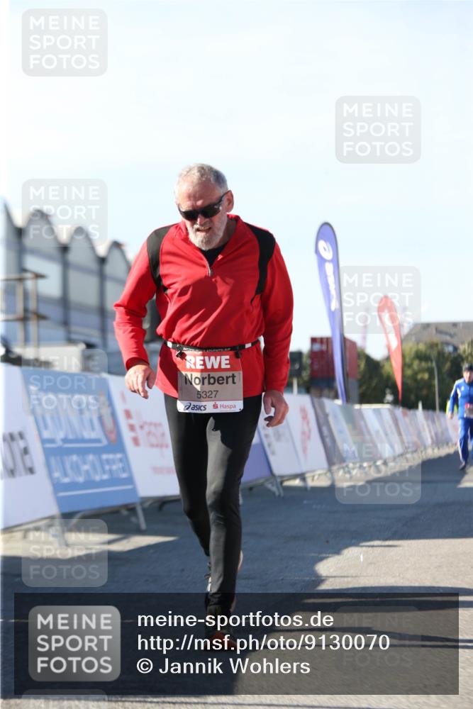 03.10.2025 - Köhlbrandbrückenlauf Jannik Wohlers http://msf.ph/oto/9130070 03.10.2025 13:46:00 Ziel 4572, 5327, 5375, 5376, 5860, 6029 meine-sportfotos.de