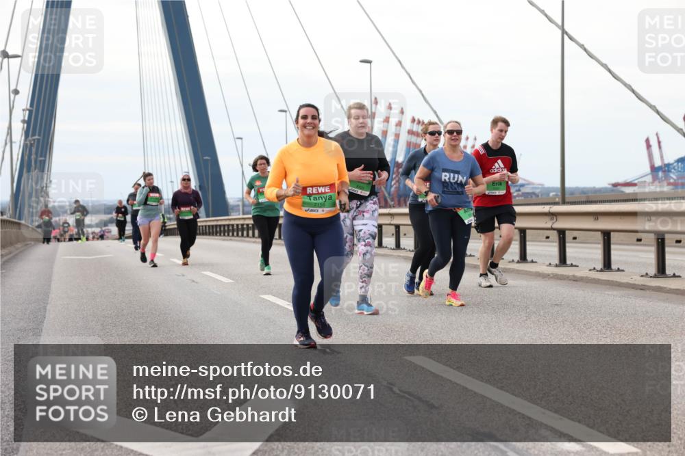 03.10.2025 - Köhlbrandbrückenlauf Lena Gebhardt http://msf.ph/oto/9130071 03.10.2025 16:05:08 Position 2 7156 meine-sportfotos.de