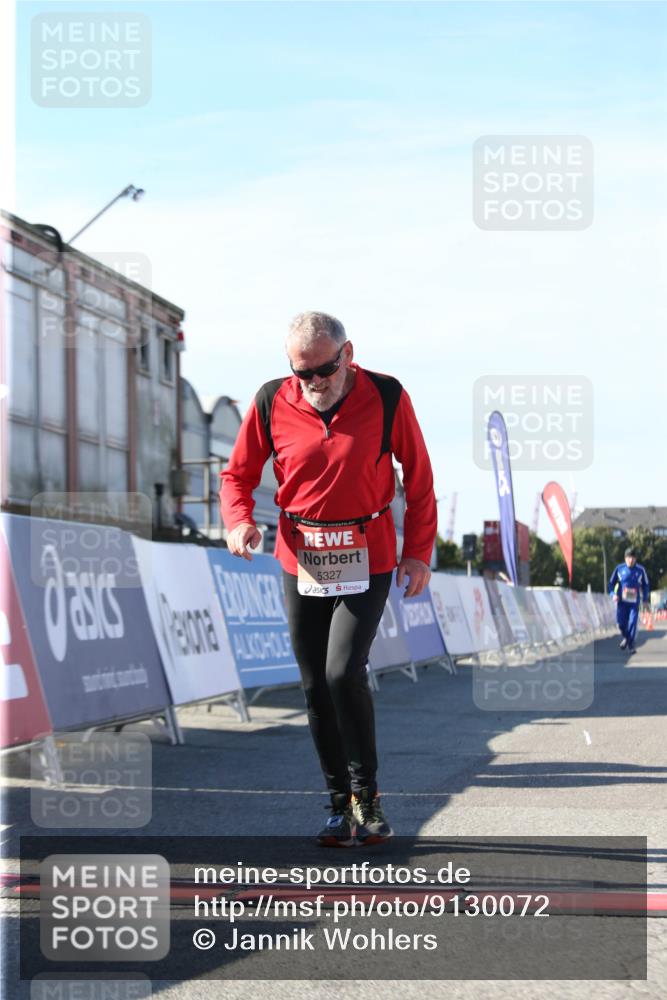 03.10.2025 - Köhlbrandbrückenlauf Jannik Wohlers http://msf.ph/oto/9130072 03.10.2025 13:46:00 Ziel 4572, 5327, 5375, 5376, 5860, 6029 meine-sportfotos.de