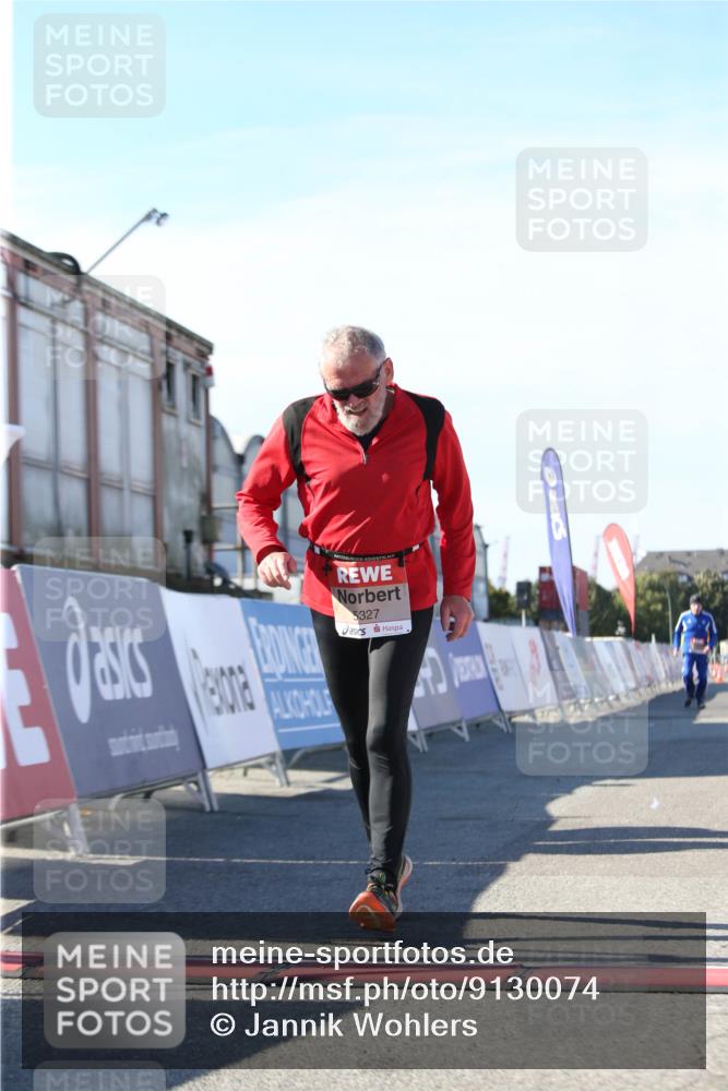 03.10.2025 - Köhlbrandbrückenlauf Jannik Wohlers http://msf.ph/oto/9130074 03.10.2025 13:46:00 Ziel 4572, 5327, 5375, 5376, 5860, 6029 meine-sportfotos.de