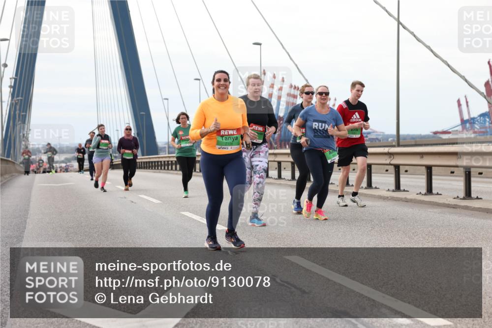 03.10.2025 - Köhlbrandbrückenlauf Lena Gebhardt http://msf.ph/oto/9130078 03.10.2025 16:05:09 Position 2 7156, 9281 meine-sportfotos.de