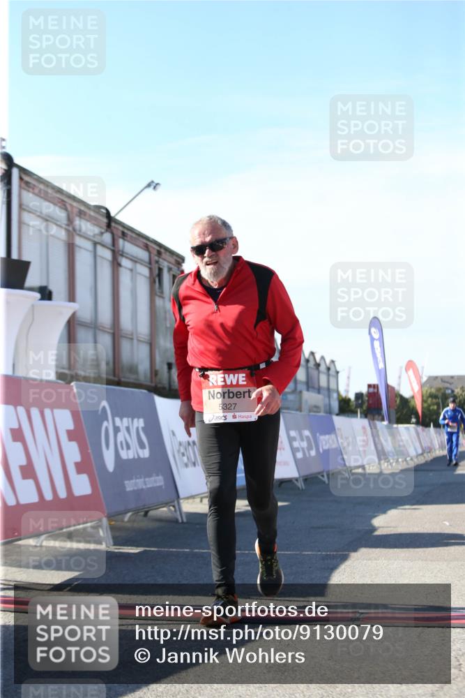 03.10.2025 - Köhlbrandbrückenlauf Jannik Wohlers http://msf.ph/oto/9130079 03.10.2025 13:46:01 Ziel 4572, 5327, 5375, 5376 meine-sportfotos.de