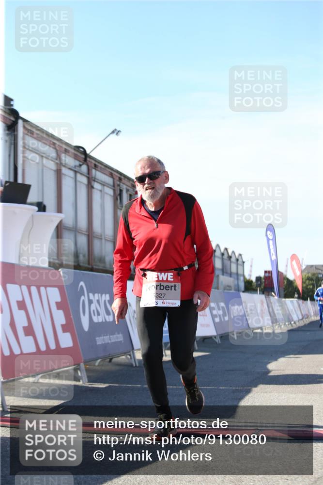 03.10.2025 - Köhlbrandbrückenlauf Jannik Wohlers http://msf.ph/oto/9130080 03.10.2025 13:46:01 Ziel 4572, 5327, 5375, 5376 meine-sportfotos.de