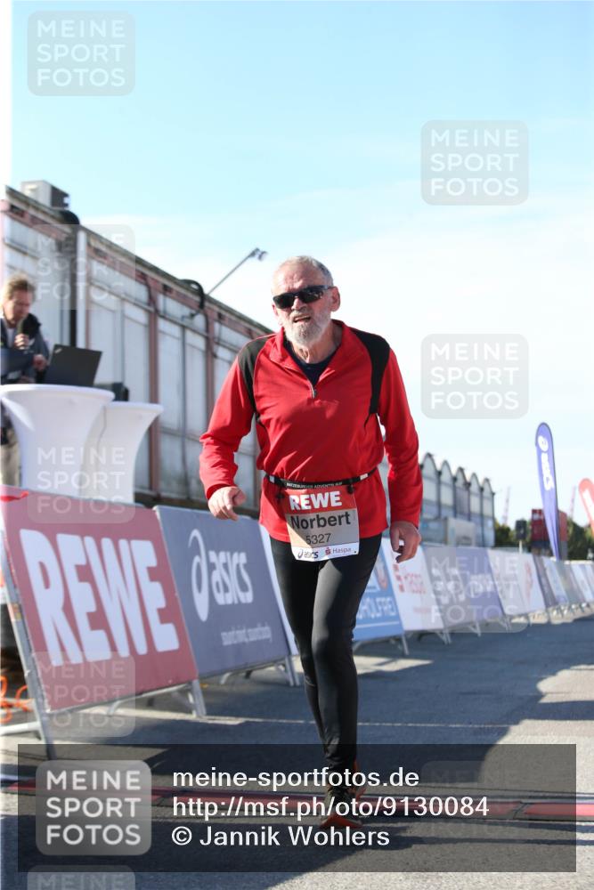 03.10.2025 - Köhlbrandbrückenlauf Jannik Wohlers http://msf.ph/oto/9130084 03.10.2025 13:46:01 Ziel 4572, 5327, 5375, 5376 meine-sportfotos.de