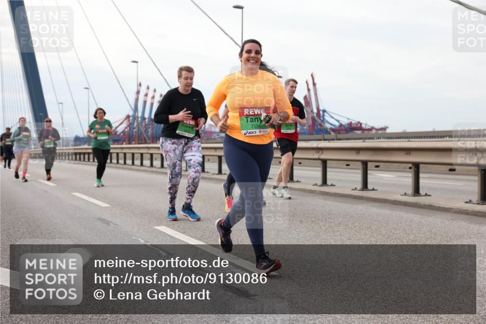 03.10.2025 - Köhlbrandbrückenlauf Lena Gebhardt http://msf.ph/oto/9130086 03.10.2025 16:05:10 Position 2 7156 meine-sportfotos.de