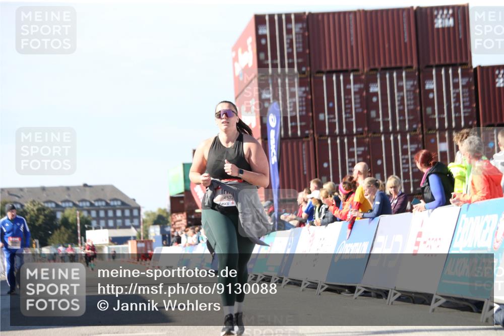 03.10.2025 - Köhlbrandbrückenlauf Jannik Wohlers http://msf.ph/oto/9130088 03.10.2025 13:46:03 Ziel 4572, 5327, 5376 meine-sportfotos.de