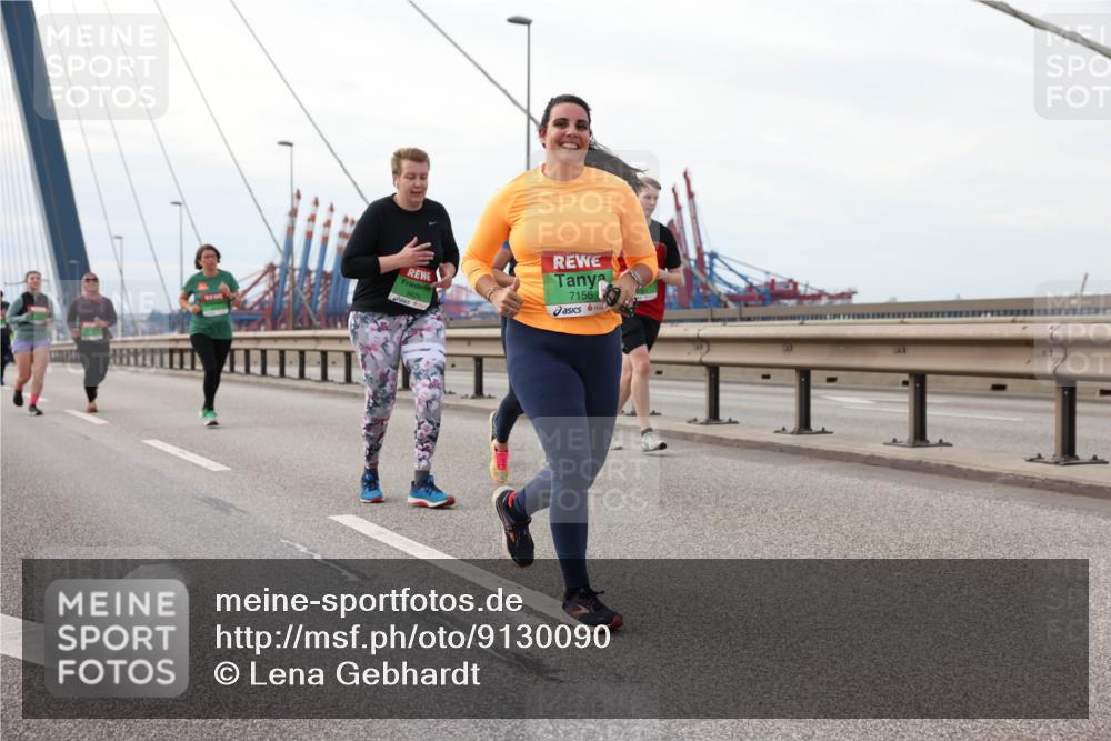 03.10.2025 - Köhlbrandbrückenlauf Lena Gebhardt http://msf.ph/oto/9130090 03.10.2025 16:05:10 Position 2 7156 meine-sportfotos.de