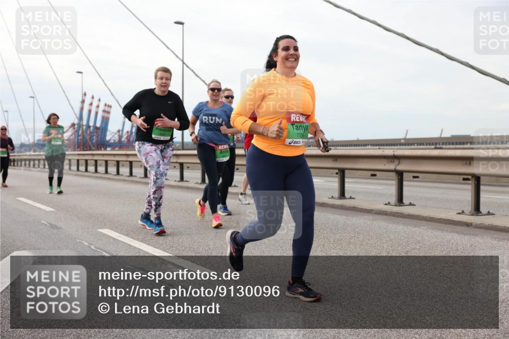 03.10.2025 - Köhlbrandbrückenlauf Lena Gebhardt http://msf.ph/oto/9130096 03.10.2025 16:05:10 Position 2 8429, 7156 meine-sportfotos.de