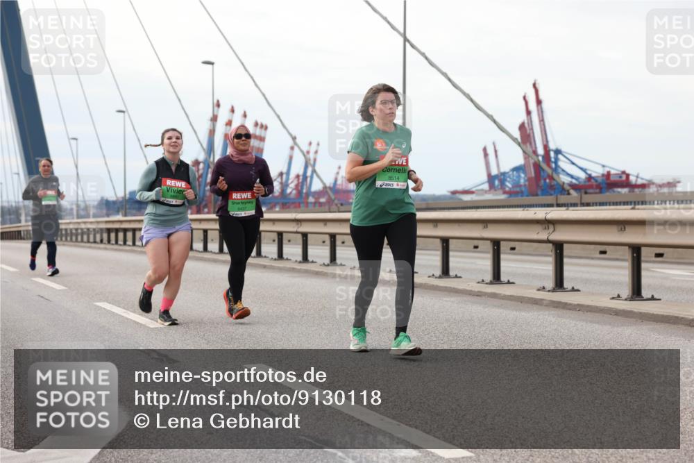 03.10.2025 - Köhlbrandbrückenlauf Lena Gebhardt http://msf.ph/oto/9130118 03.10.2025 16:05:13 Position 2 8437, 8514 meine-sportfotos.de