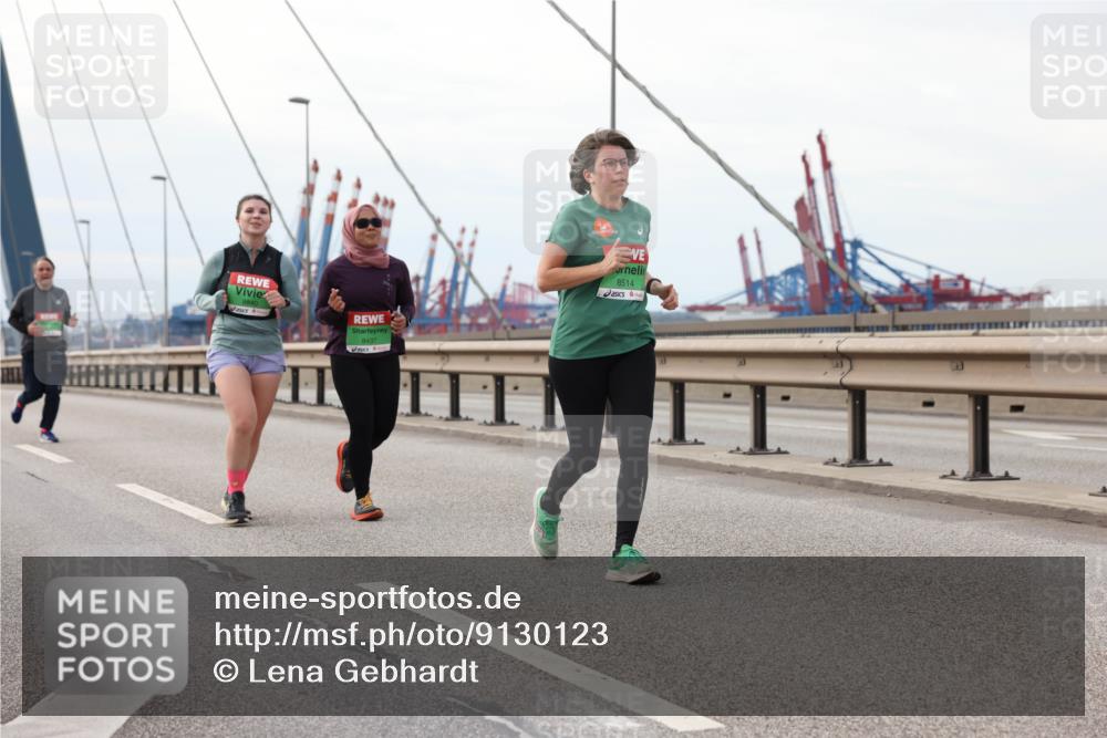 03.10.2025 - Köhlbrandbrückenlauf Lena Gebhardt http://msf.ph/oto/9130123 03.10.2025 16:05:13 Position 2 8437, 8514 meine-sportfotos.de