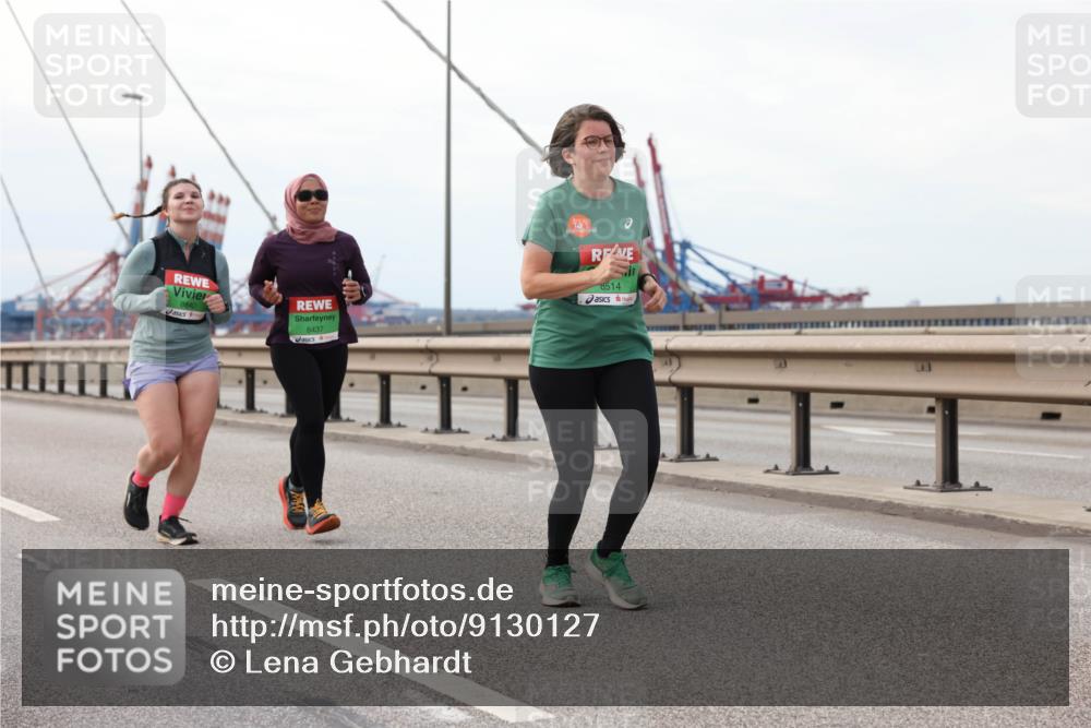 03.10.2025 - Köhlbrandbrückenlauf Lena Gebhardt http://msf.ph/oto/9130127 03.10.2025 16:05:14 Position 2 8840, 8437, 8514 meine-sportfotos.de