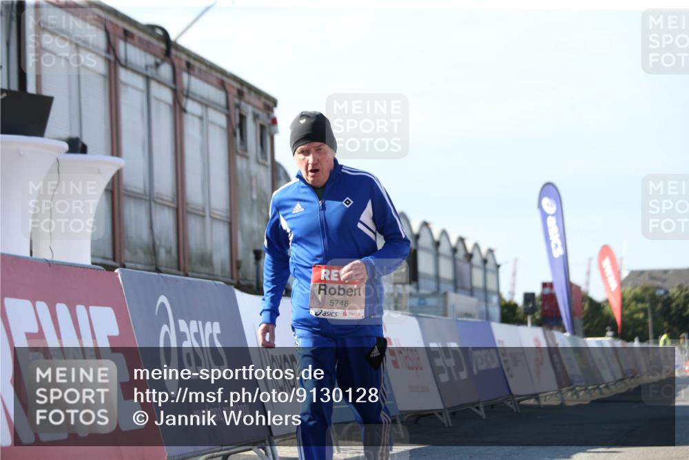 03.10.2025 - Köhlbrandbrückenlauf Jannik Wohlers http://msf.ph/oto/9130128 03.10.2025 13:46:12 Ziel 4572, 5748 meine-sportfotos.de