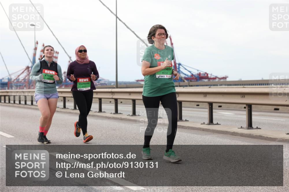 03.10.2025 - Köhlbrandbrückenlauf Lena Gebhardt http://msf.ph/oto/9130131 03.10.2025 16:05:14 Position 2 8840, 8437, 8514 meine-sportfotos.de