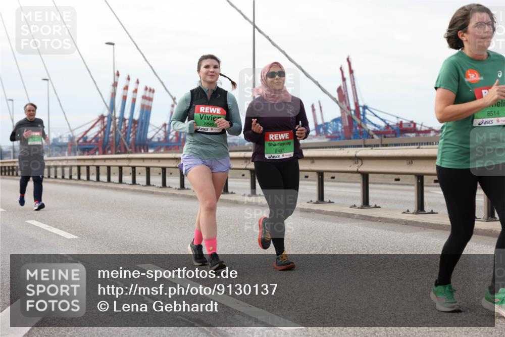 03.10.2025 - Köhlbrandbrückenlauf Lena Gebhardt http://msf.ph/oto/9130137 03.10.2025 16:05:15 Position 2 8840, 8437, 8514 meine-sportfotos.de