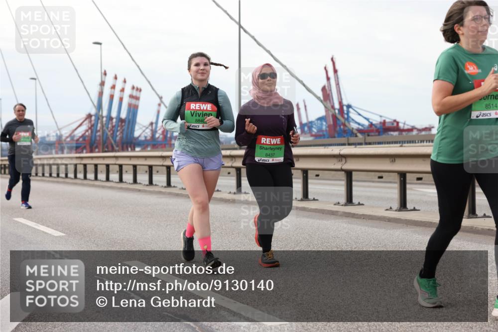 03.10.2025 - Köhlbrandbrückenlauf Lena Gebhardt http://msf.ph/oto/9130140 03.10.2025 16:05:15 Position 2 8840, 8437, 8514 meine-sportfotos.de
