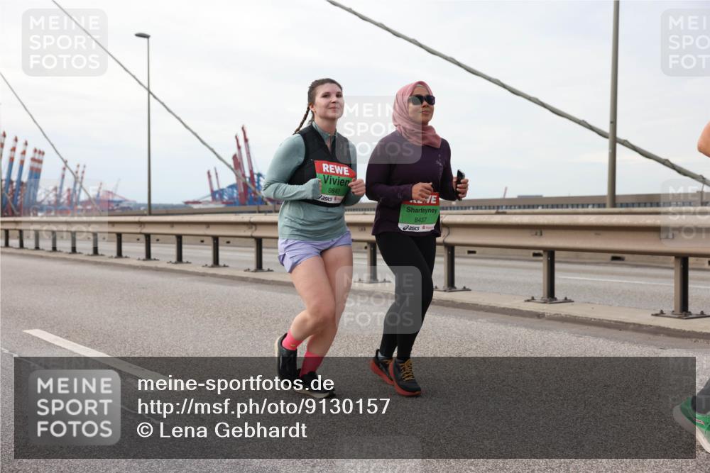 03.10.2025 - Köhlbrandbrückenlauf Lena Gebhardt http://msf.ph/oto/9130157 03.10.2025 16:05:16 Position 2 8840, 8437 meine-sportfotos.de