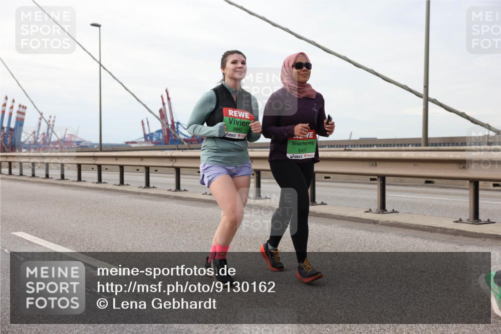 03.10.2025 - Köhlbrandbrückenlauf Lena Gebhardt http://msf.ph/oto/9130162 03.10.2025 16:05:16 Position 2 8840, 8437 meine-sportfotos.de