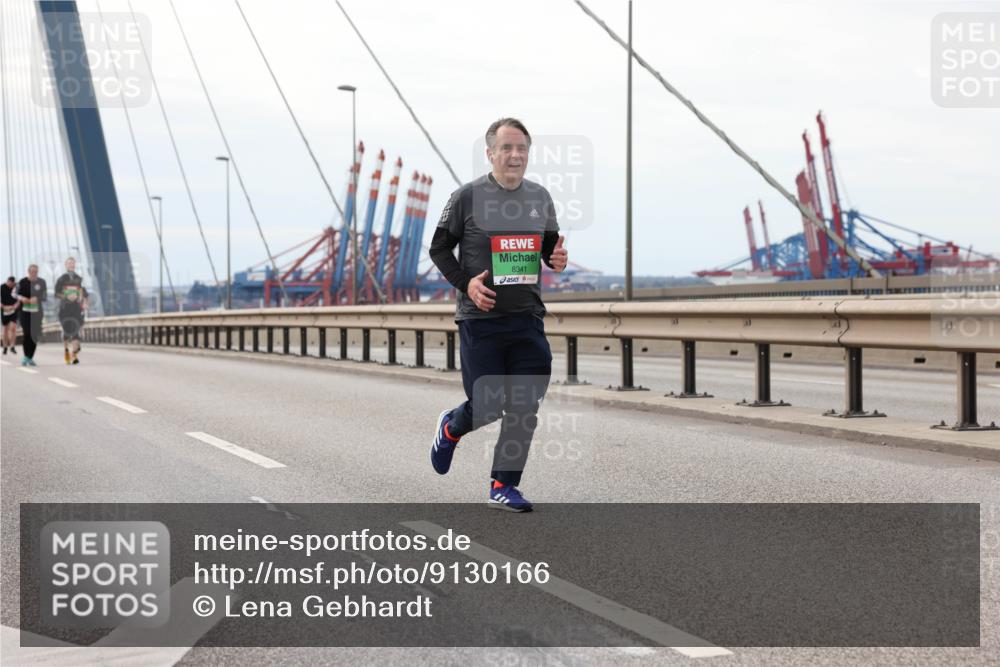 03.10.2025 - Köhlbrandbrückenlauf Lena Gebhardt http://msf.ph/oto/9130166 03.10.2025 16:05:18 Position 2 8341 meine-sportfotos.de