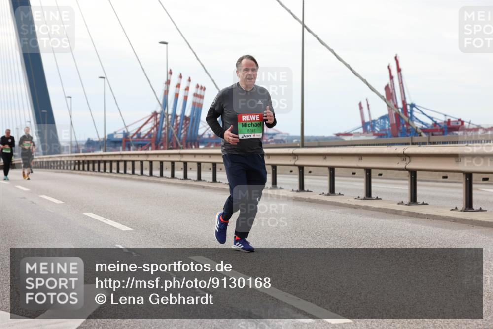 03.10.2025 - Köhlbrandbrückenlauf Lena Gebhardt http://msf.ph/oto/9130168 03.10.2025 16:05:18 Position 2 8341 meine-sportfotos.de
