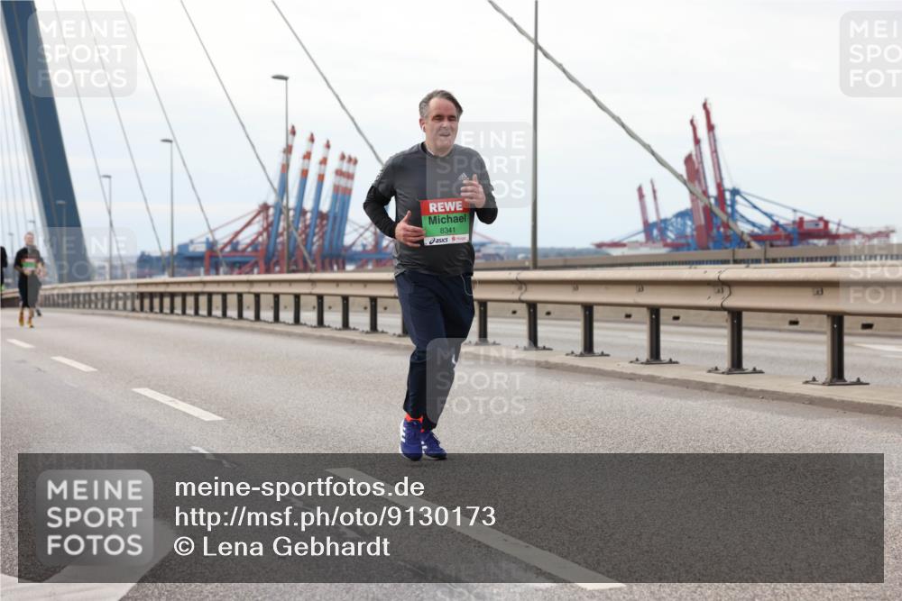 03.10.2025 - Köhlbrandbrückenlauf Lena Gebhardt http://msf.ph/oto/9130173 03.10.2025 16:05:18 Position 2 8341 meine-sportfotos.de