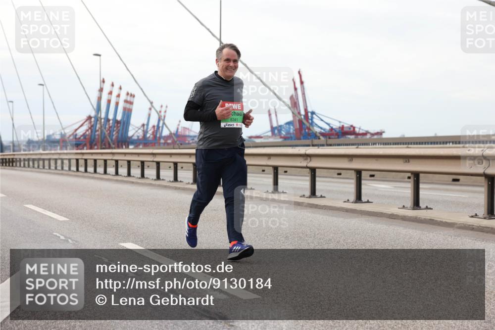 03.10.2025 - Köhlbrandbrückenlauf Lena Gebhardt http://msf.ph/oto/9130184 03.10.2025 16:05:18 Position 2 8341 meine-sportfotos.de