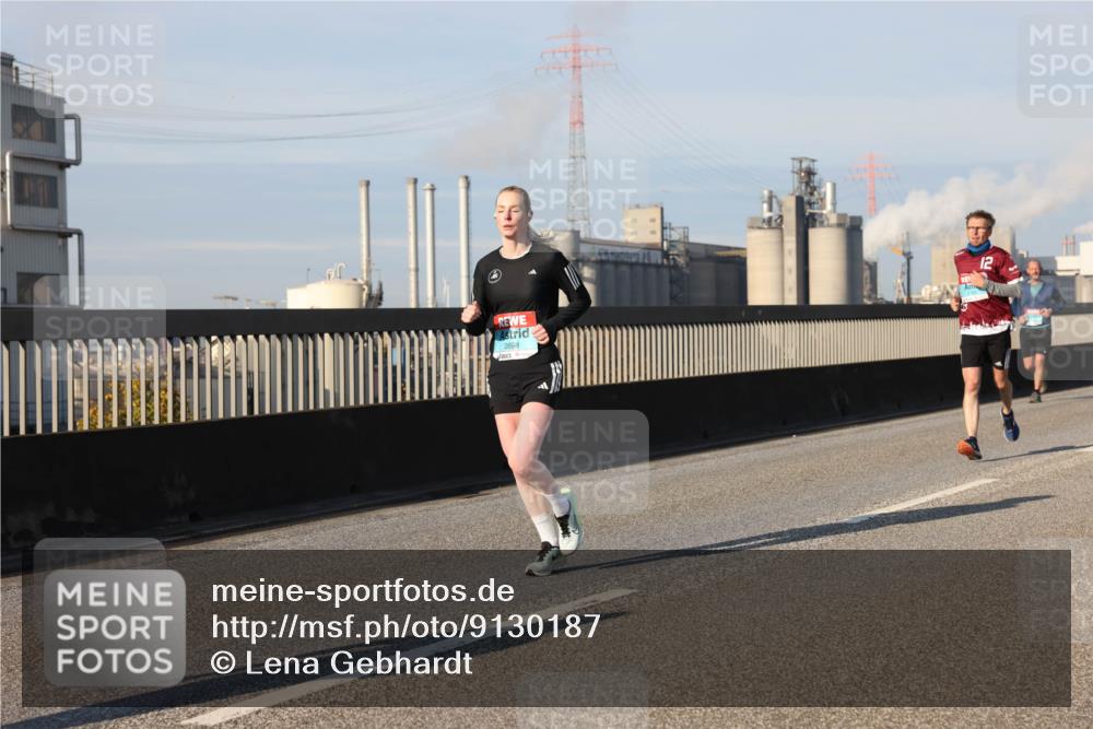 03.10.2025 - Köhlbrandbrückenlauf Lena Gebhardt http://msf.ph/oto/9130187 03.10.2025 09:49:22 Position 2 2698, 12 meine-sportfotos.de