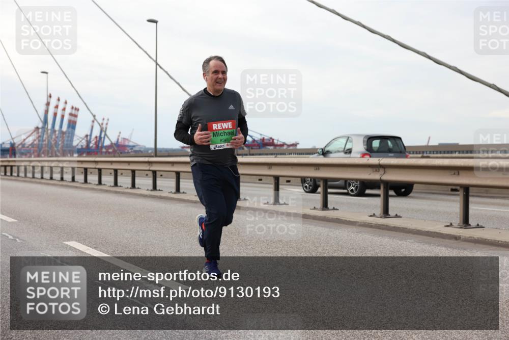 03.10.2025 - Köhlbrandbrückenlauf Lena Gebhardt http://msf.ph/oto/9130193 03.10.2025 16:05:19 Position 2 8341 meine-sportfotos.de