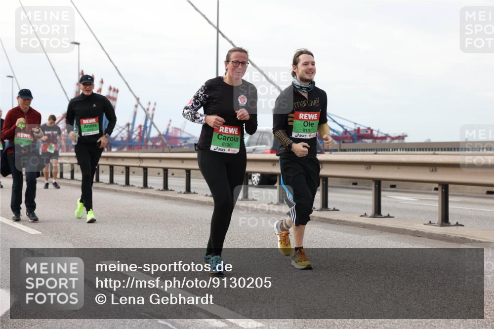 03.10.2025 - Köhlbrandbrückenlauf Lena Gebhardt http://msf.ph/oto/9130205 03.10.2025 16:05:29 Position 2 8130, 8131 meine-sportfotos.de