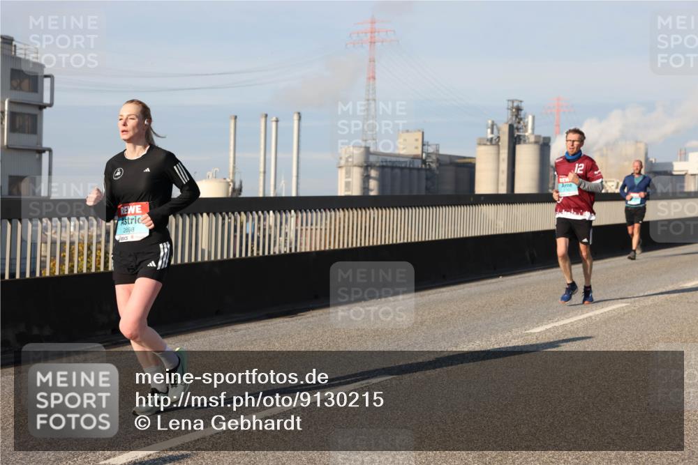 03.10.2025 - Köhlbrandbrückenlauf Lena Gebhardt http://msf.ph/oto/9130215 03.10.2025 09:49:22 Position 2 2698, 2743, 12 meine-sportfotos.de