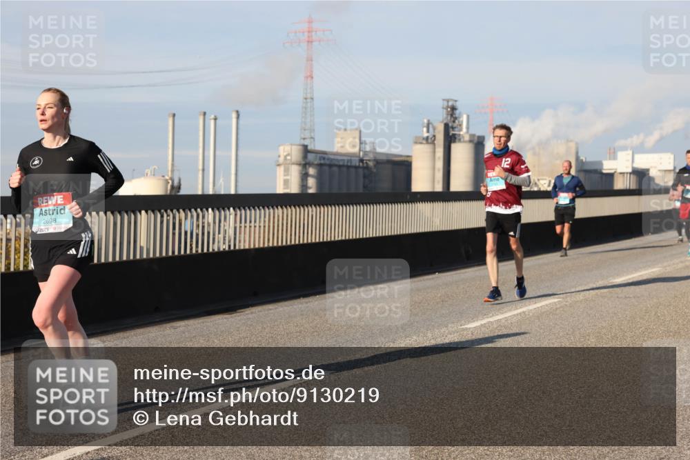 03.10.2025 - Köhlbrandbrückenlauf Lena Gebhardt http://msf.ph/oto/9130219 03.10.2025 09:49:22 Position 2 2698, 12 meine-sportfotos.de