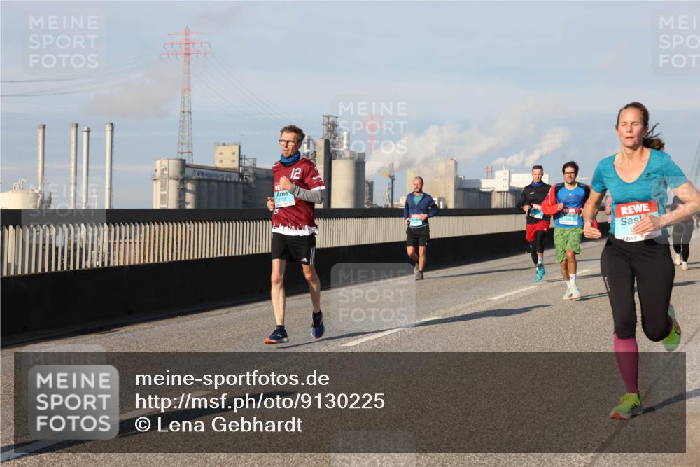 03.10.2025 - Köhlbrandbrückenlauf Lena Gebhardt http://msf.ph/oto/9130225 03.10.2025 09:49:23 Position 2 12, 2743 meine-sportfotos.de