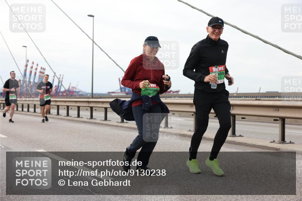 03.10.2025 - Köhlbrandbrückenlauf Lena Gebhardt http://msf.ph/oto/9130238 03.10.2025 16:05:33 Position 2 876, 8877 meine-sportfotos.de