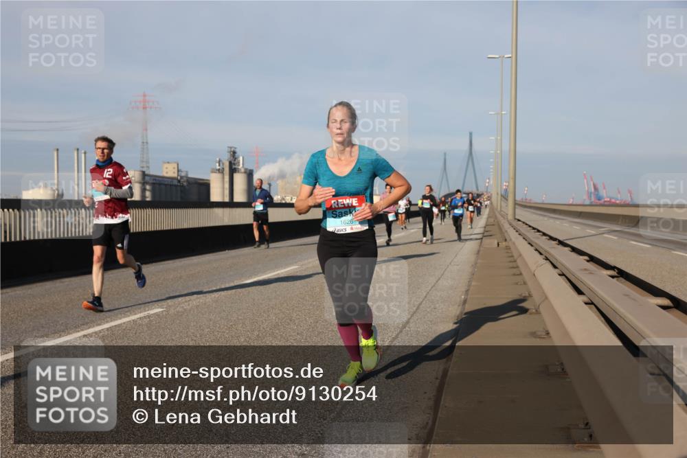 03.10.2025 - Köhlbrandbrückenlauf Lena Gebhardt http://msf.ph/oto/9130254 03.10.2025 09:49:24 Position 2 12, 1626 meine-sportfotos.de