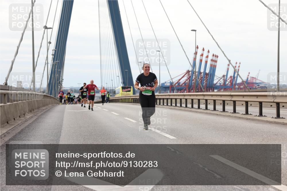 03.10.2025 - Köhlbrandbrückenlauf Lena Gebhardt http://msf.ph/oto/9130283 03.10.2025 16:05:44 Position 2  meine-sportfotos.de