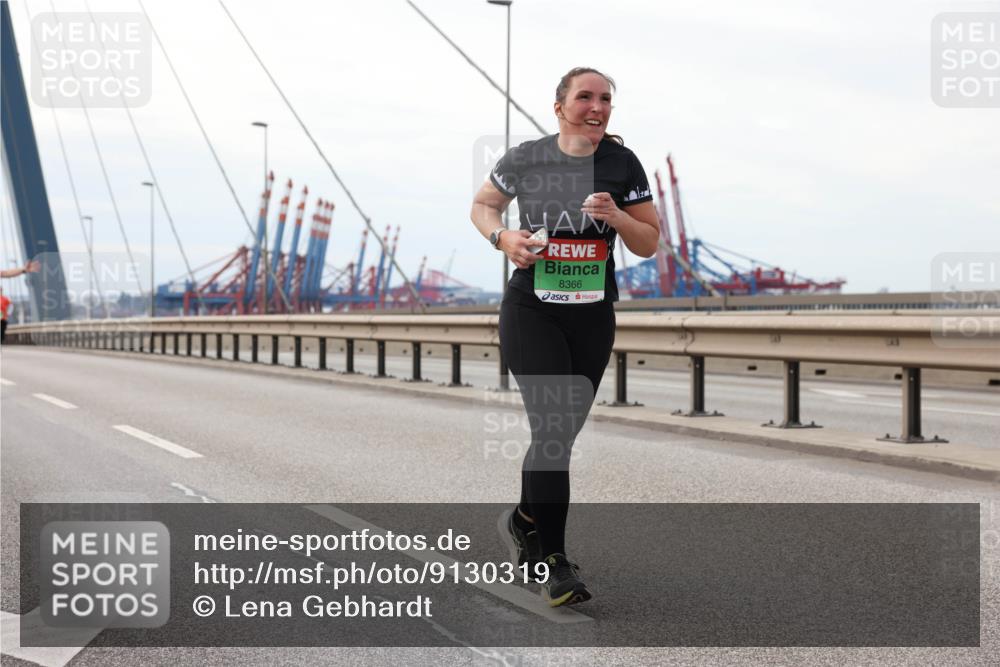 03.10.2025 - Köhlbrandbrückenlauf Lena Gebhardt http://msf.ph/oto/9130319 03.10.2025 16:05:47 Position 2 8366 meine-sportfotos.de