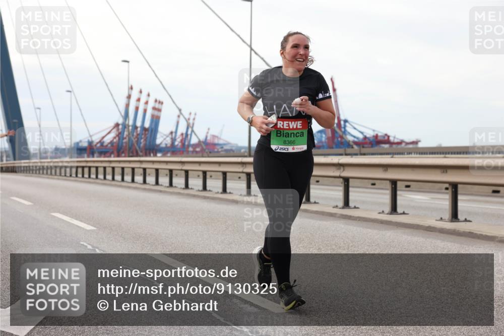 03.10.2025 - Köhlbrandbrückenlauf Lena Gebhardt http://msf.ph/oto/9130325 03.10.2025 16:05:47 Position 2 8366 meine-sportfotos.de