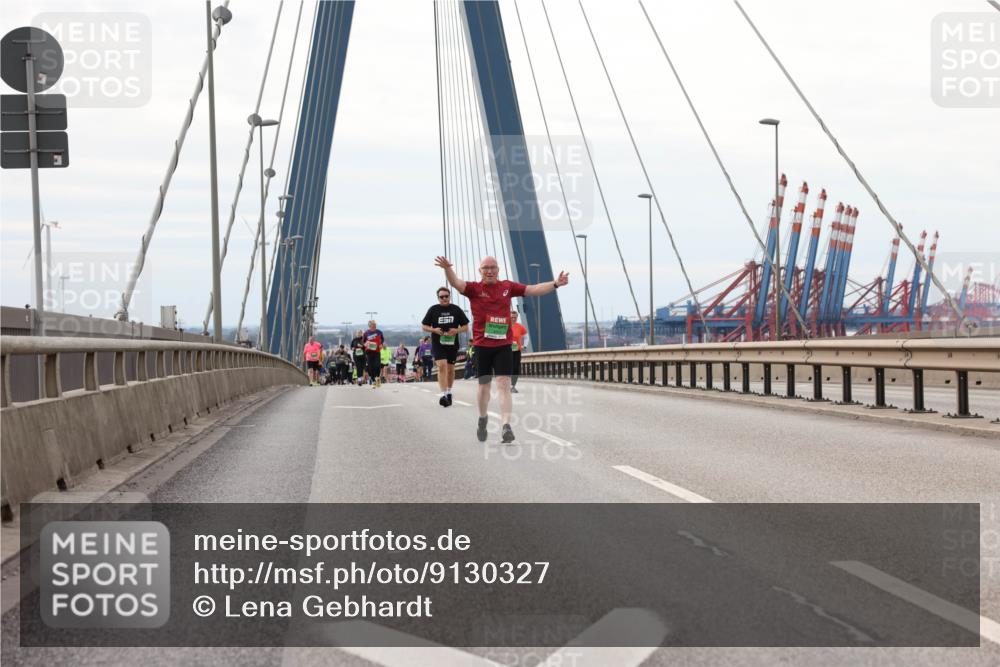 03.10.2025 - Köhlbrandbrückenlauf Lena Gebhardt http://msf.ph/oto/9130327 03.10.2025 16:05:48 Position 2  meine-sportfotos.de