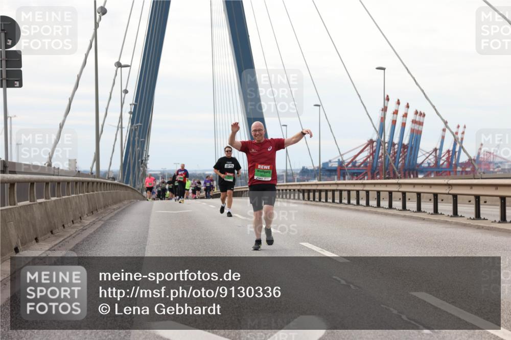 03.10.2025 - Köhlbrandbrückenlauf Lena Gebhardt http://msf.ph/oto/9130336 03.10.2025 16:05:50 Position 2  meine-sportfotos.de