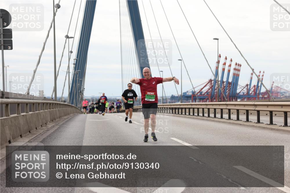 03.10.2025 - Köhlbrandbrückenlauf Lena Gebhardt http://msf.ph/oto/9130340 03.10.2025 16:05:50 Position 2 7, 8561 meine-sportfotos.de