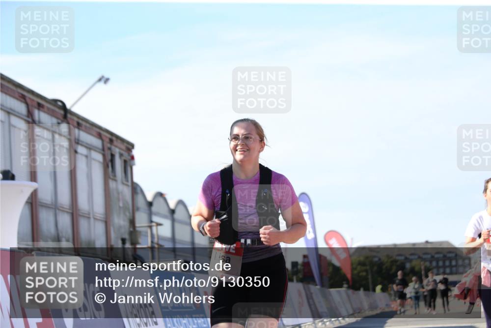 03.10.2025 - Köhlbrandbrückenlauf Jannik Wohlers http://msf.ph/oto/9130350 03.10.2025 13:46:55 Ziel 5275, 5295, 5372, 5388, 5759, 6558 meine-sportfotos.de