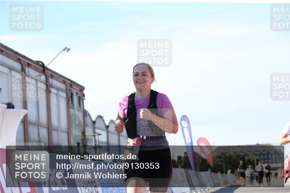 03.10.2025 - Köhlbrandbrückenlauf Jannik Wohlers http://msf.ph/oto/9130353 03.10.2025 13:46:55 Ziel 5275, 5295, 5372, 5388, 5759, 6558 meine-sportfotos.de